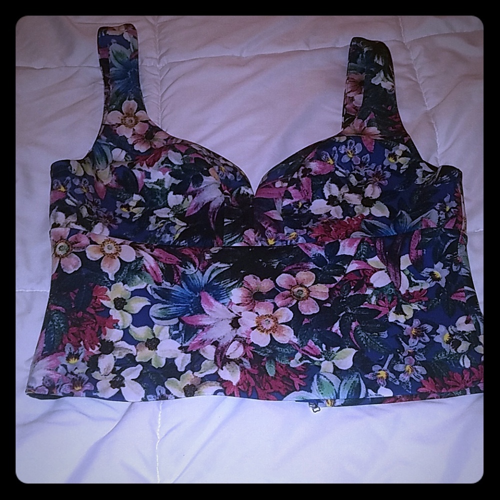 ❌SOLD❌Guess Floral Crop Tank